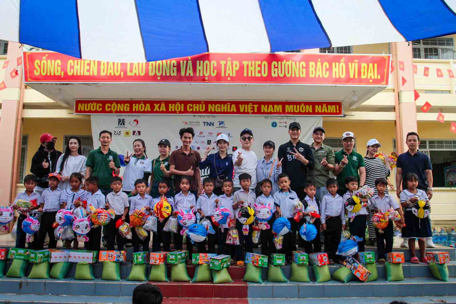 “Trung thu – Vầng Trăng Yêu Thương 2025”: Ghi dấu khoảnh khắc yêu thương nơi vùng cao Cư Prao